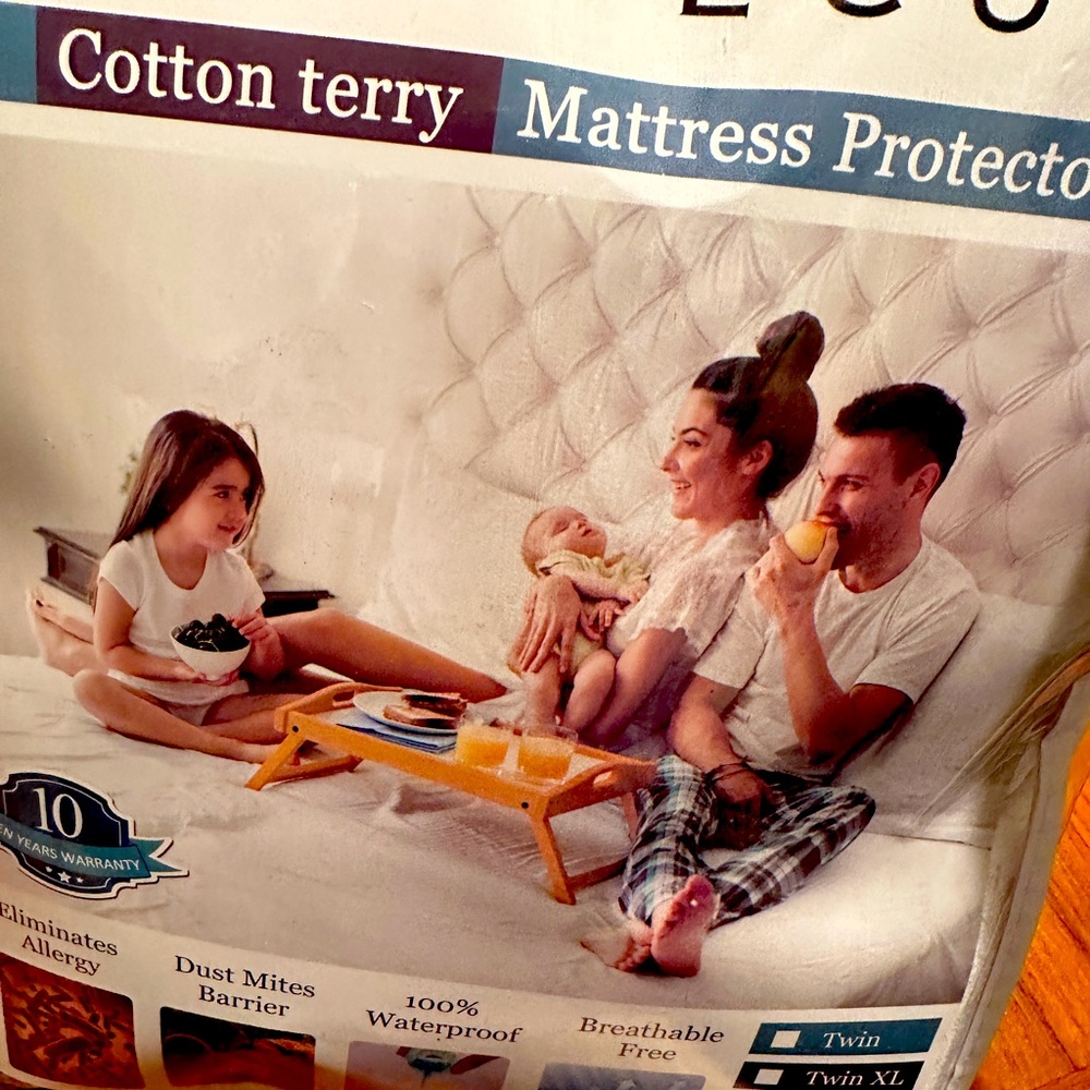 Be’Decor Cotton Terry Mattress Protector in Queen size